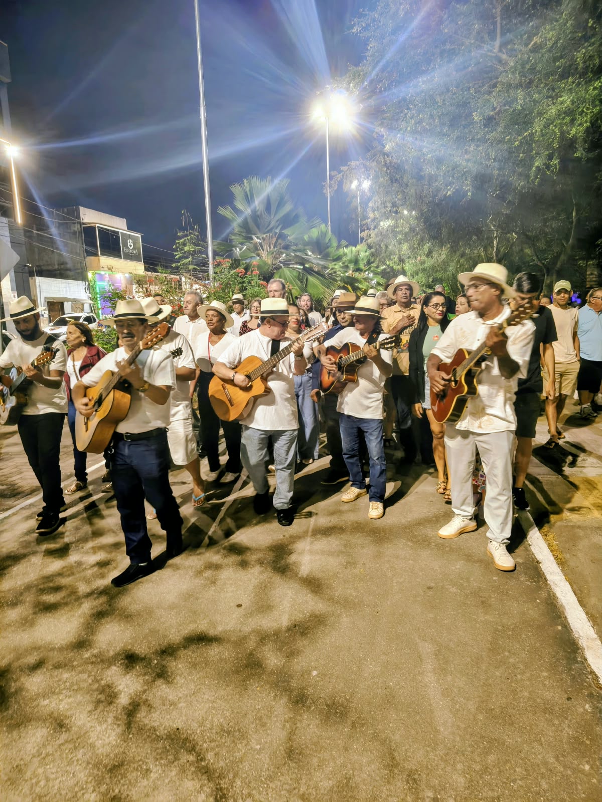 Leia mais sobre o artigo Sucesso de público transforma Seresta ao Luar em encontro mensal no Bosque das Arapiracas